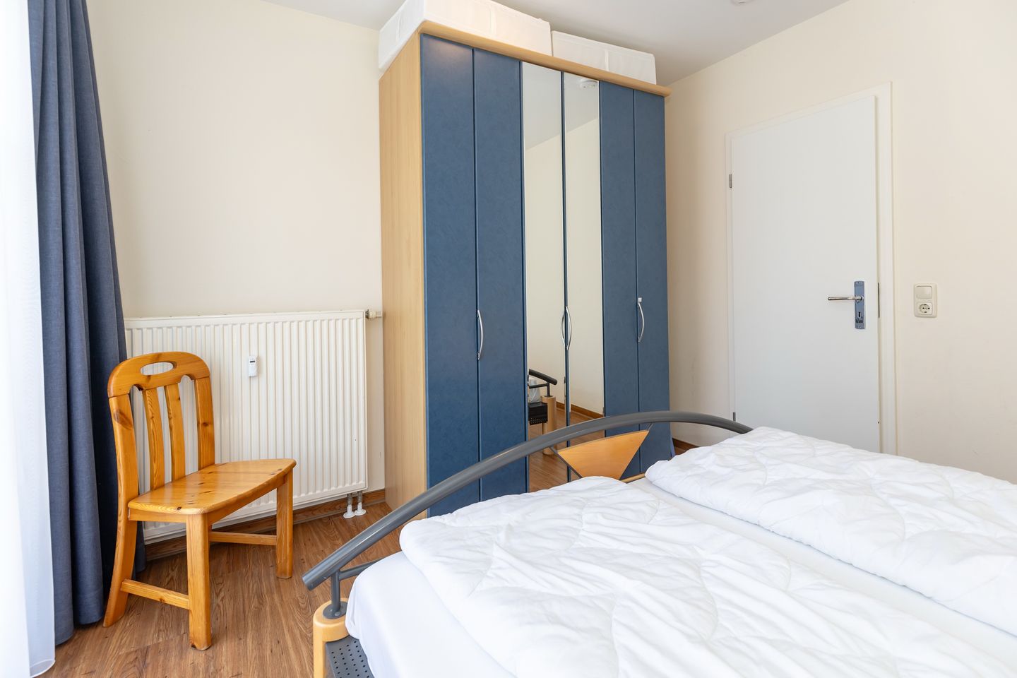 Meeresblick Meeresblick 223 Kühlungsborn - Schlafzimmer mit Kleiderschrank