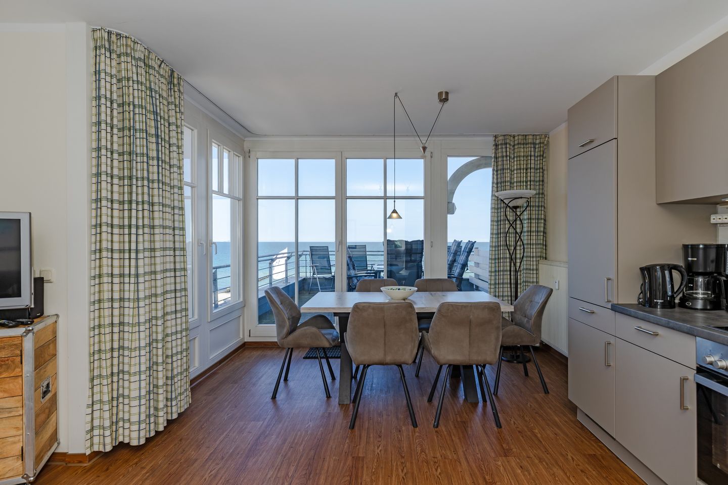 Meeresblick Meeresblick 223 Kühlungsborn - Wohnbereich mit Esstisch