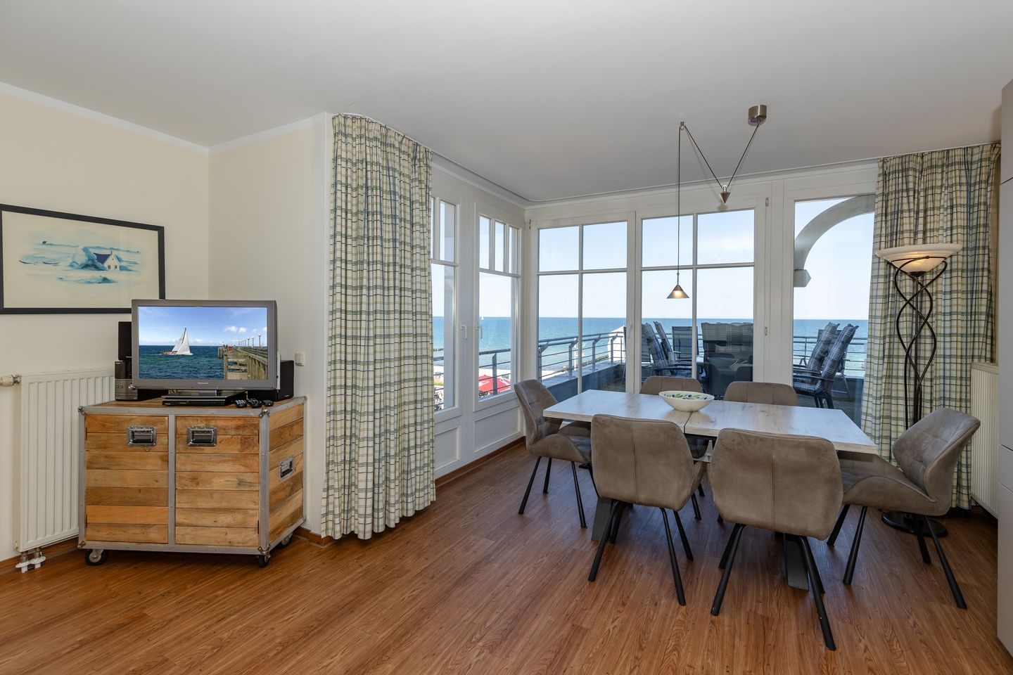 Meeresblick Meeresblick 223 Kühlungsborn - Wohn-/Essbereich mit Zugang zum Balkon
