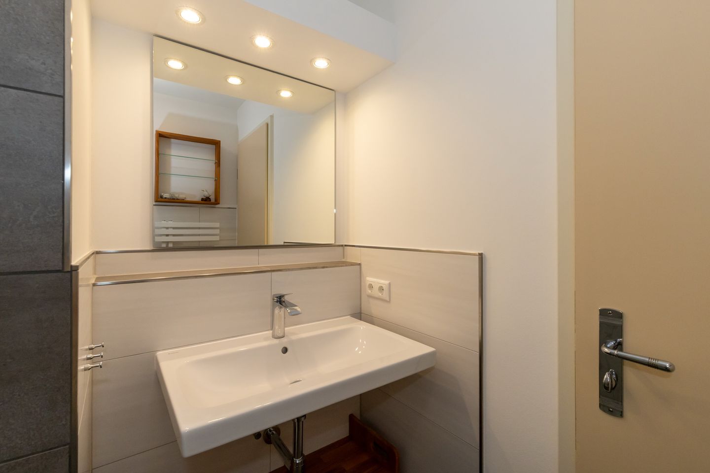 Strandstraße 32 Strandstraße 32-49 Kühlungsborn - Badezimmer mit Waschtisch