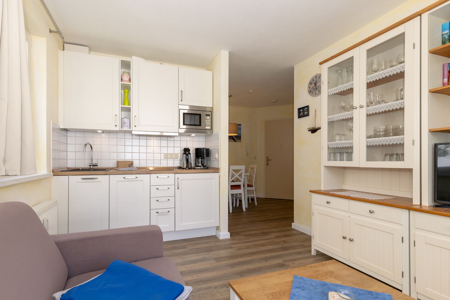 Strandstraße 32 Strandstraße 32-49 Kühlungsborn - Wohnbereich mit Küchenzeile