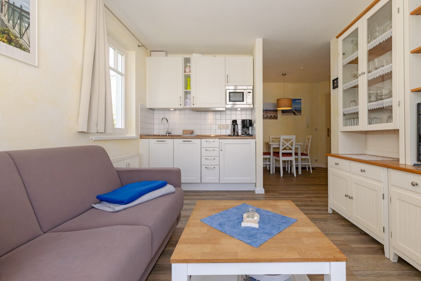 Strandstraße 32 Strandstraße 32-49 Kühlungsborn - Wohnbereich mit Küchenzeile