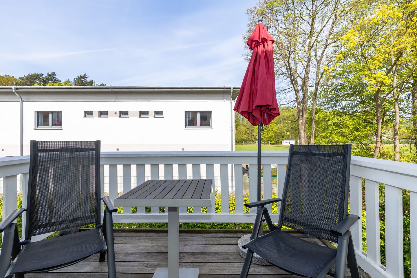 Strandstraße 32 Strandstraße 32-49 Kühlungsborn - Balkon mit Gartenmöbeln