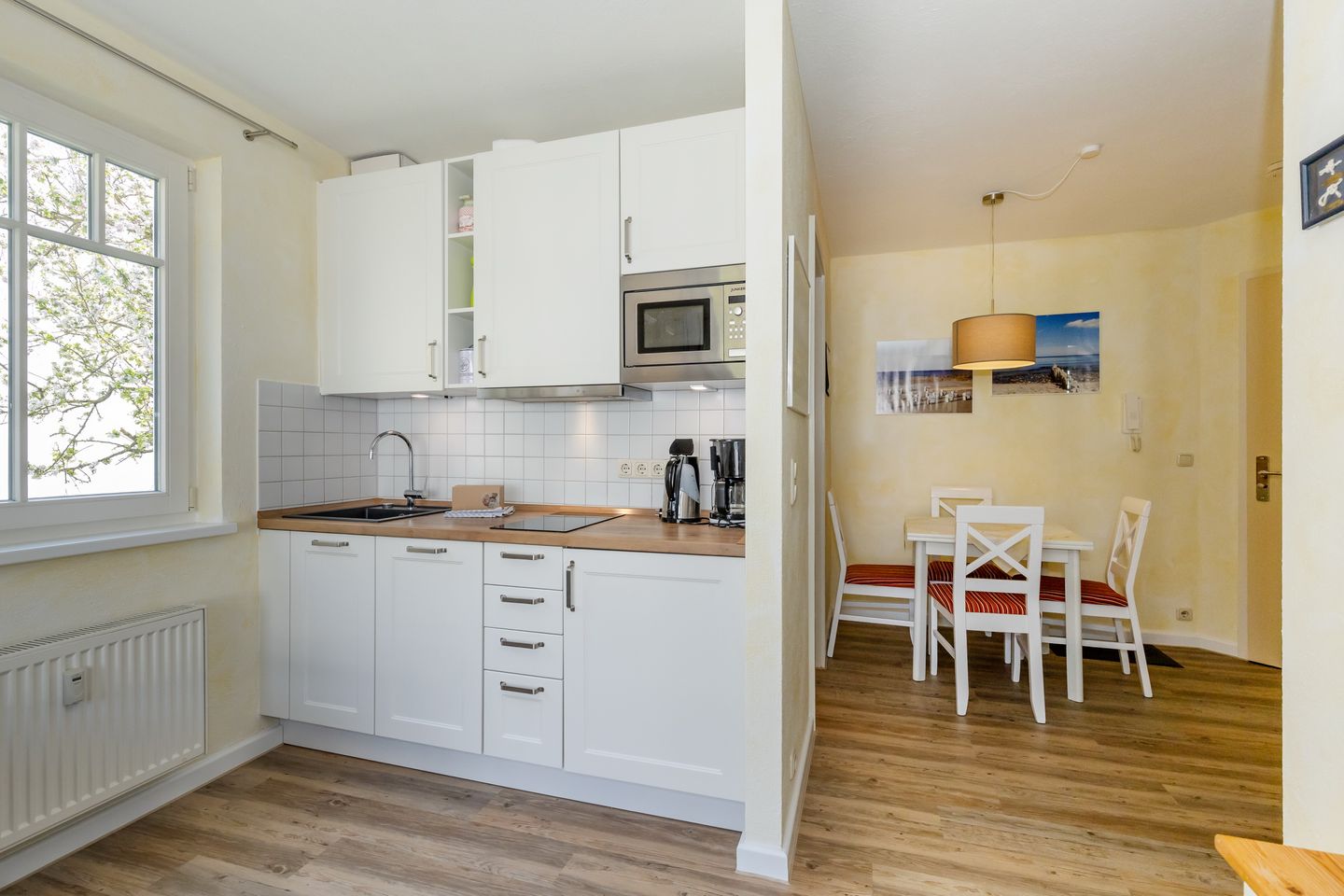 Strandstraße 32 Strandstraße 32-49 Kühlungsborn - Küchenzeile mit Mikrowelle