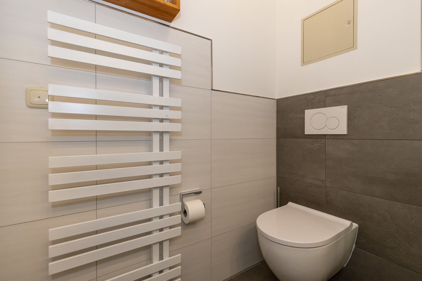 Strandstraße 32 Strandstraße 32-49 Kühlungsborn - Badezimmer mit Wand Heizkörper