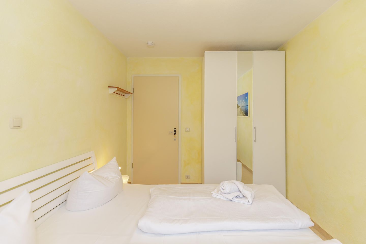 Strandstraße 32 Strandstraße 32-49 Kühlungsborn - Schlafzimmer mit Kleiderschrank