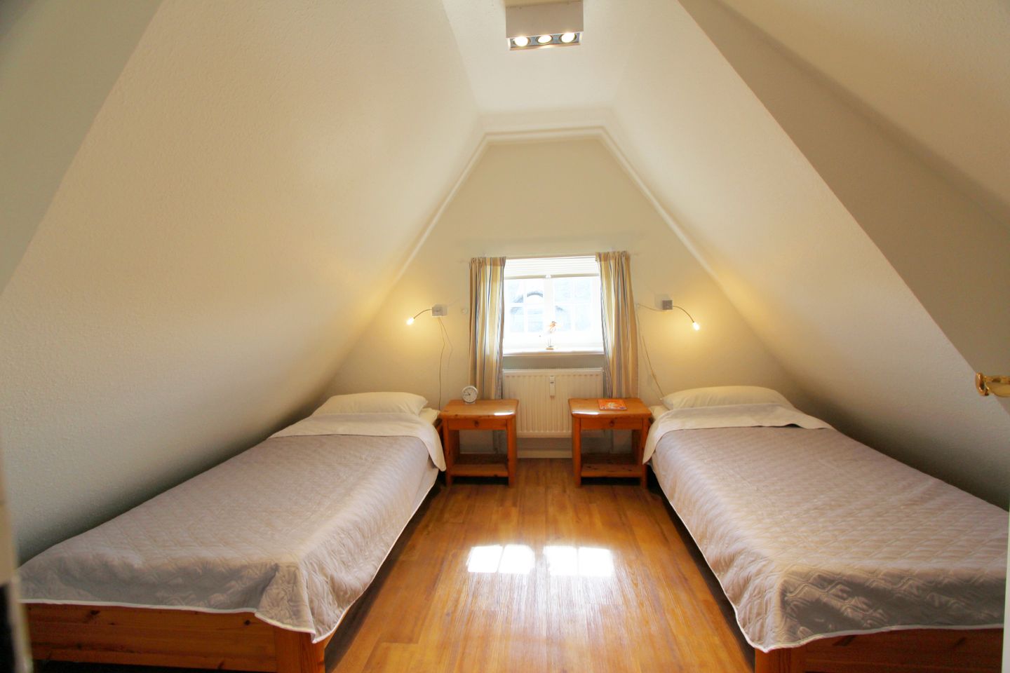 Maike  - Feldmarkstr. 16, App. 4 Wenningstedt - Schlafzimmer