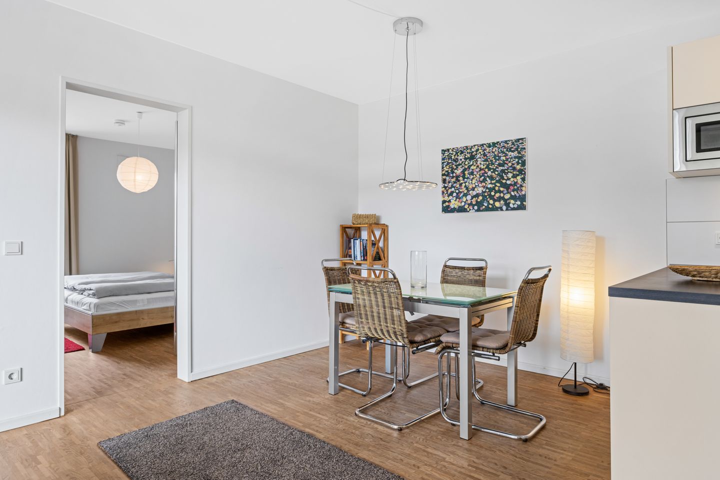 DünenResort Binz DünenResort Binz 114 Rügen - Wohn-Essbereich mit Esstisch und Sitzgelegenheit