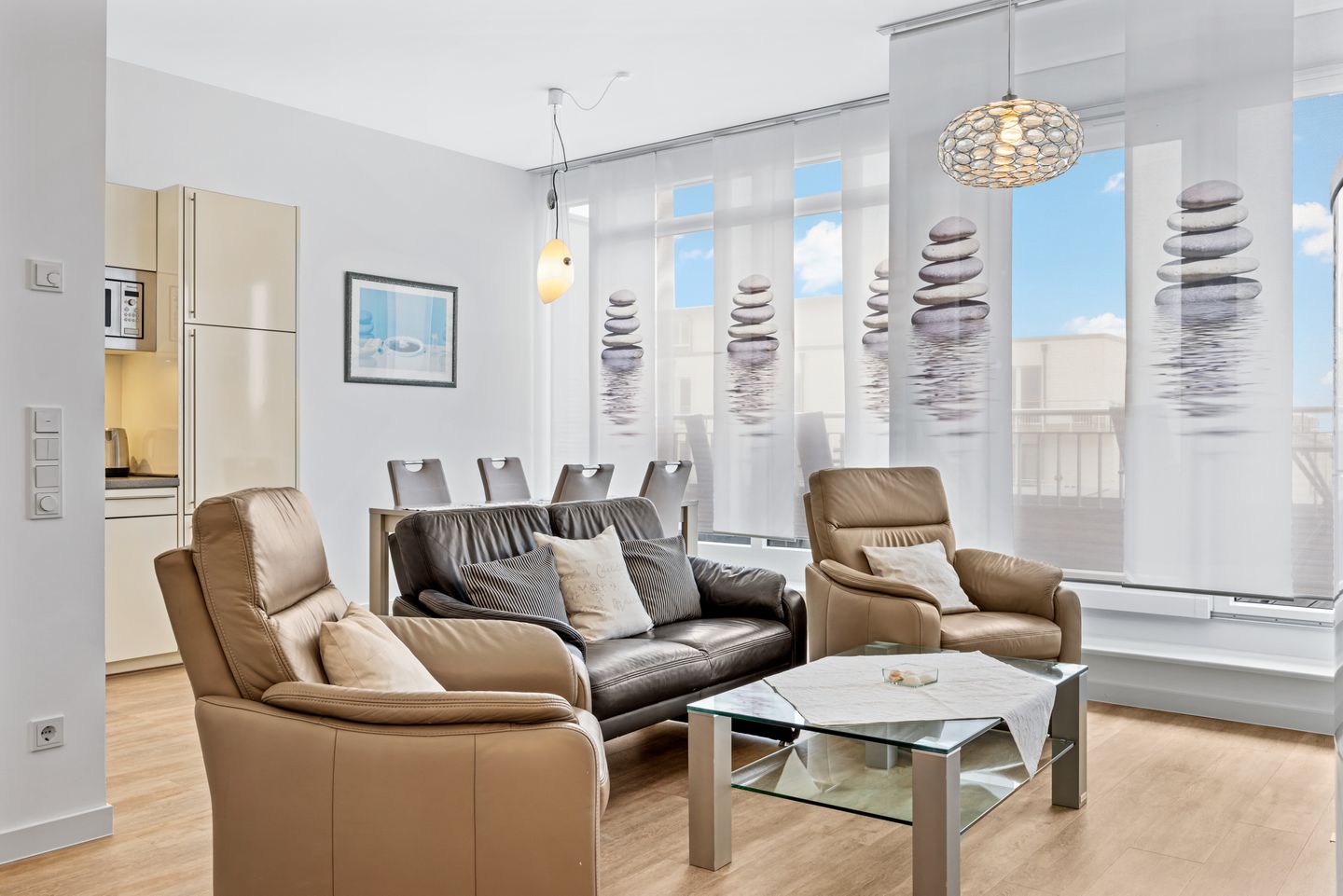 DünenResort Binz DünenResort Binz 435 Rügen - Wohn-Essbereich mit Couch