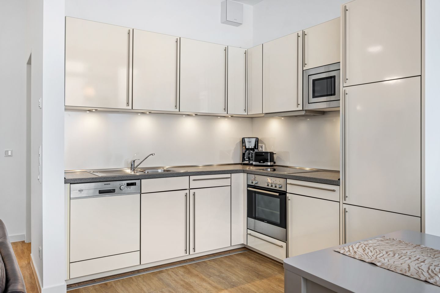 DünenResort Binz DünenResort Binz 435 Rügen - Küchenzeile mit Backofen