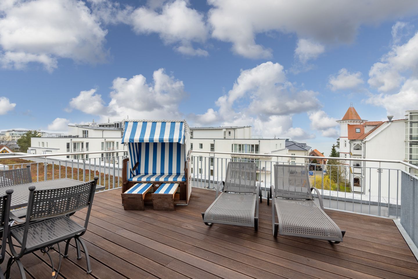 DünenResort Binz DünenResort Binz 435 Rügen - Balkon mit Strandkorb