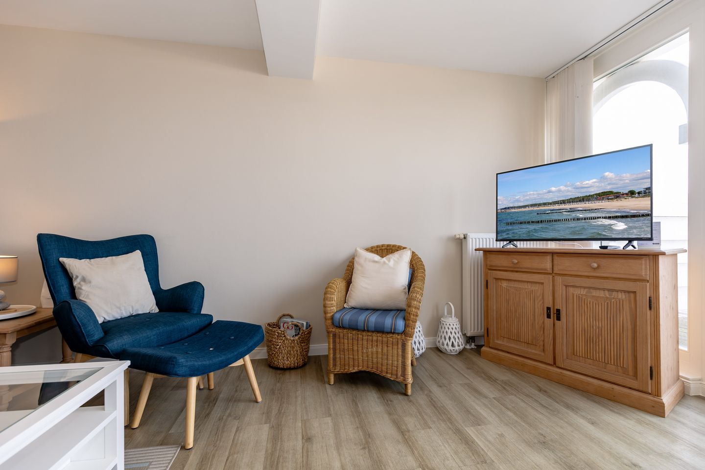 Meeresblick Meeresblick 226 Kühlungsborn - Wohnbereich mit Flatscreen-TV