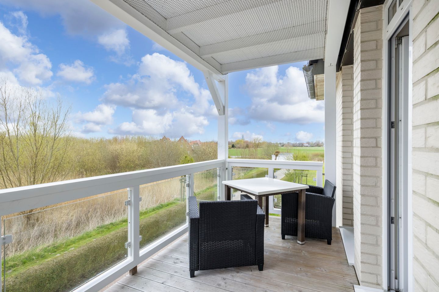 Resort Deichgraf Resort Deichgraf 27-10 Wremen - Überdachter Balkon mit Sitzgelegenheit