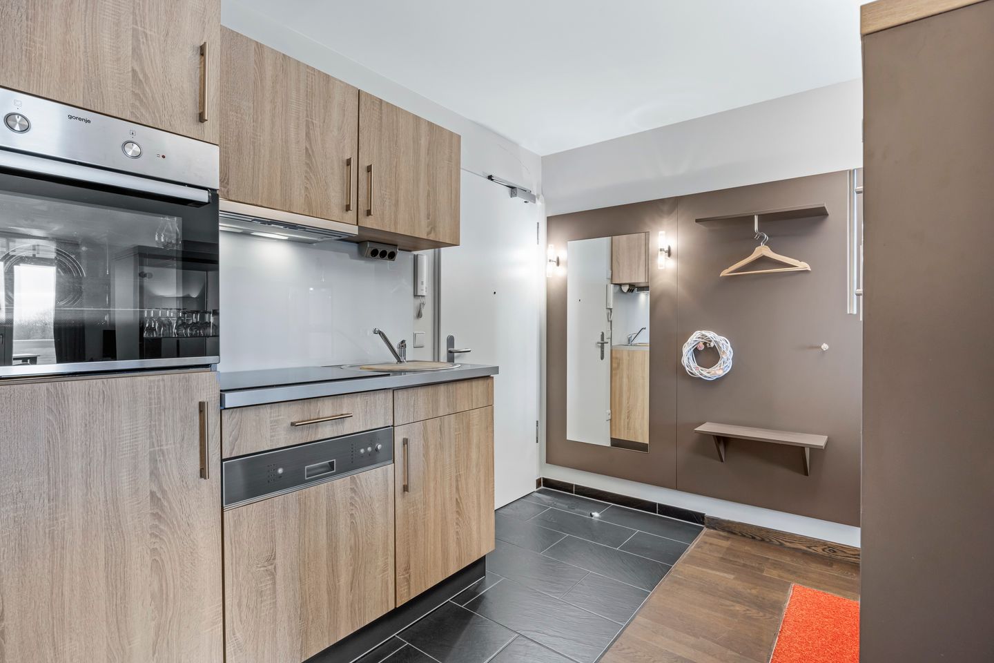 Resort Deichgraf Resort Deichgraf 27-13 Wremen - Wohn-Essbereich mit Garderobe