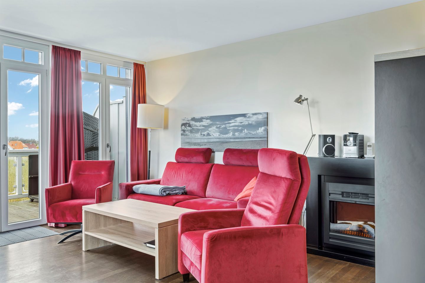 Resort Deichgraf Resort Deichgraf 27-20 Wremen - Wohnzimmer mit Couch, Couchtisch und Sessel