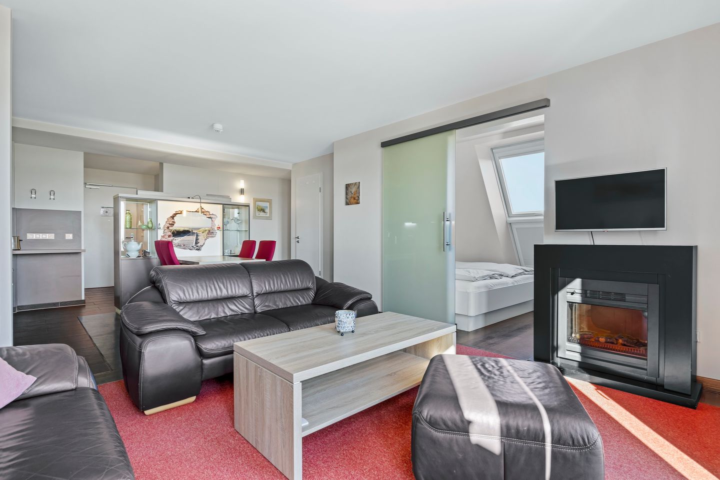 Resort Deichgraf Resort Deichgraf 27-21 Wremen - Wohnbereich mit Kamin und TV