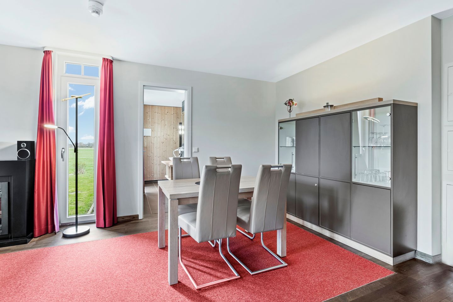 Resort Deichgraf Resort Deichgraf 31-02 Wremen - Ess-Wohnbereich mit Esstisch und Sitzgelegenheit