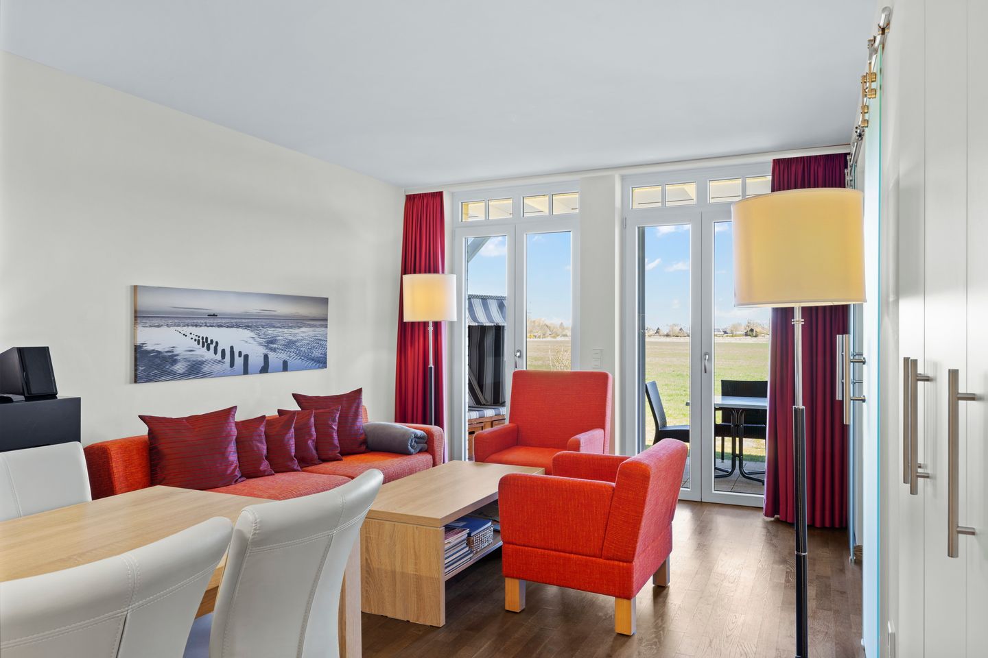 Resort Deichgraf Resort Deichgraf 31-03 Wremen - Wohnbereich mit Zugang zur Terrasse