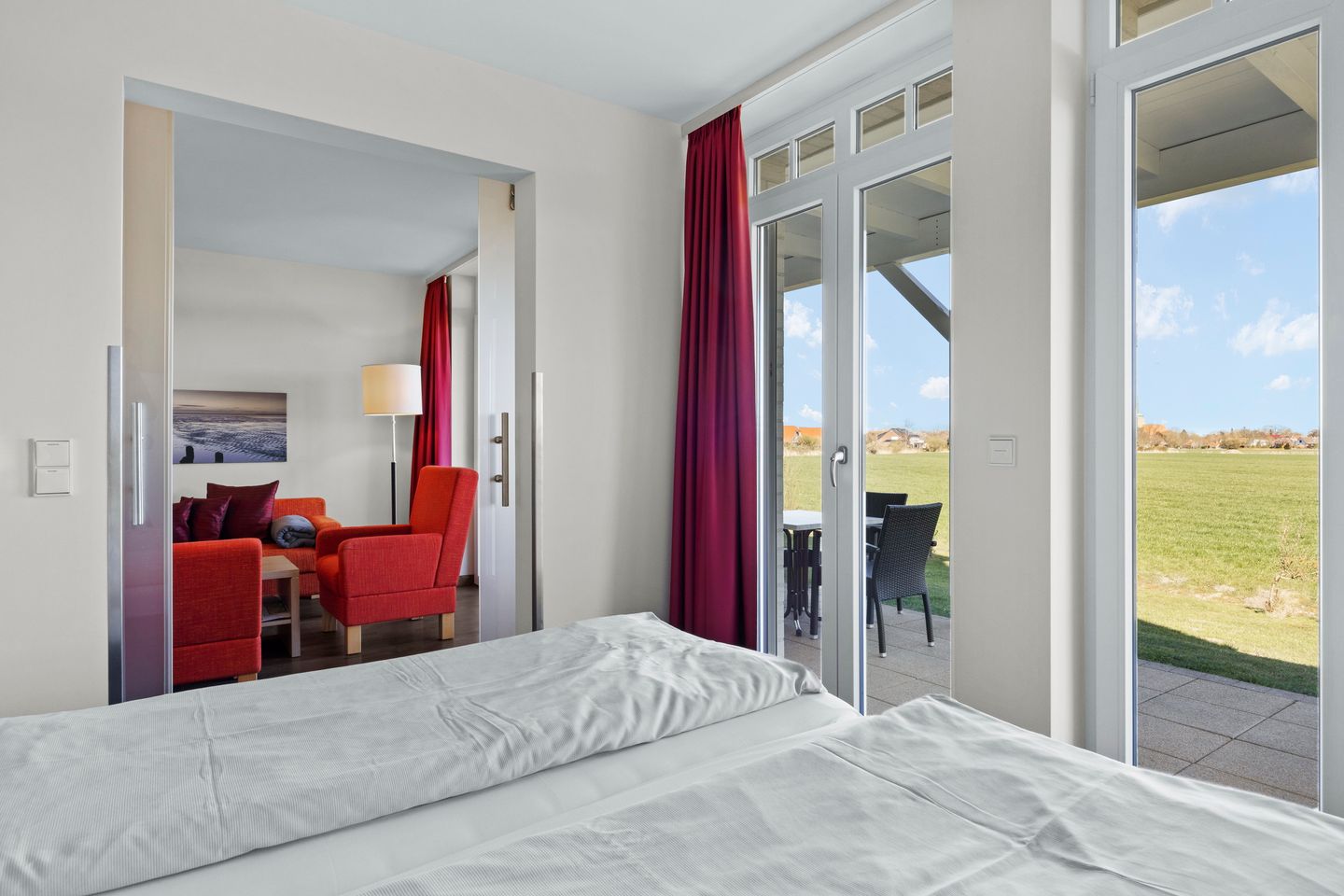 Resort Deichgraf Resort Deichgraf 31-03 Wremen - Schlafzimmer mit Zugang zur Terrasse