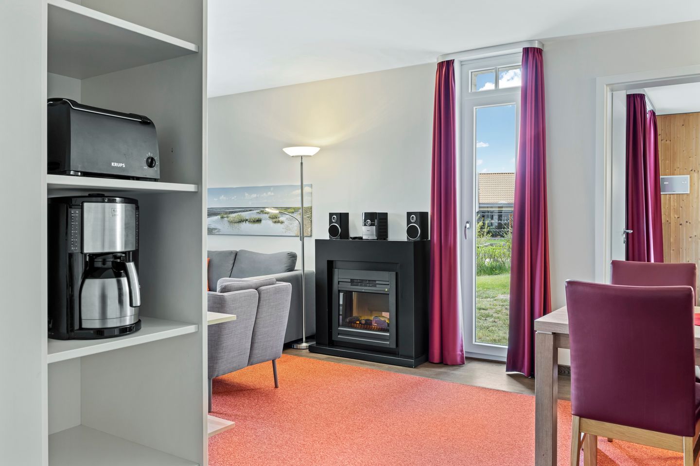 Resort Deichgraf Resort Deichgraf 31-05 Wremen - Wohnbereich mit Kamin