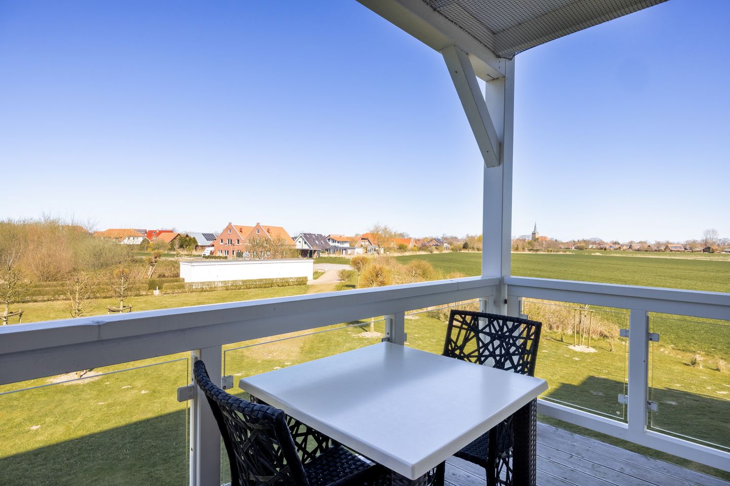 Resort Deichgraf Resort Deichgraf 31-07 Wremen - Überdachter Balkon mit Sitzgelegenheit