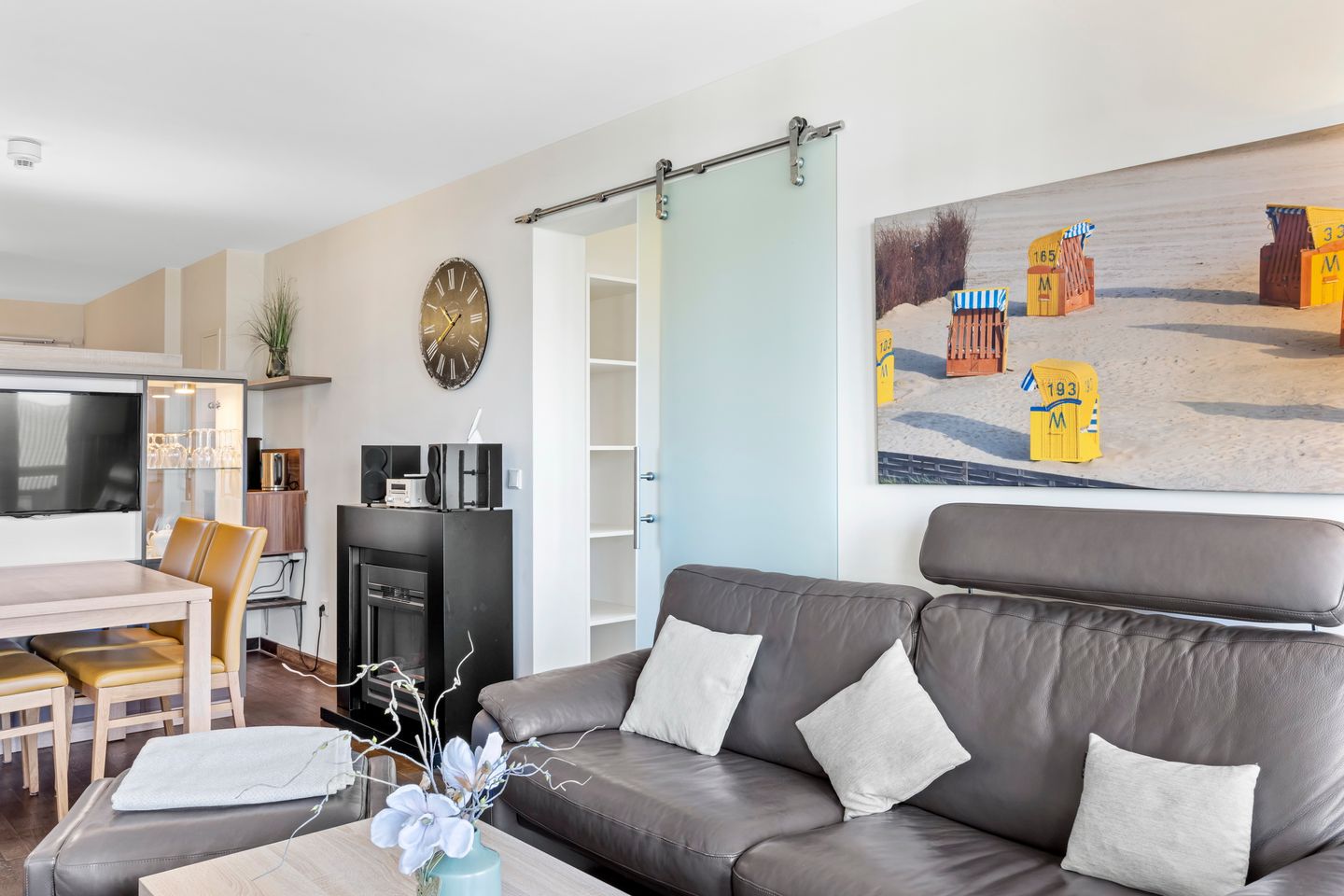 Resort Deichgraf Resort Deichgraf 31-11 Wremen - Wohn-Essbereich mit Kamin