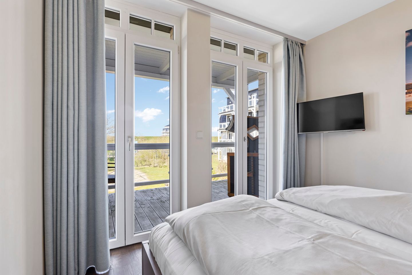 Resort Deichgraf Resort Deichgraf 31-11 Wremen - Schlafzimmer mit TV