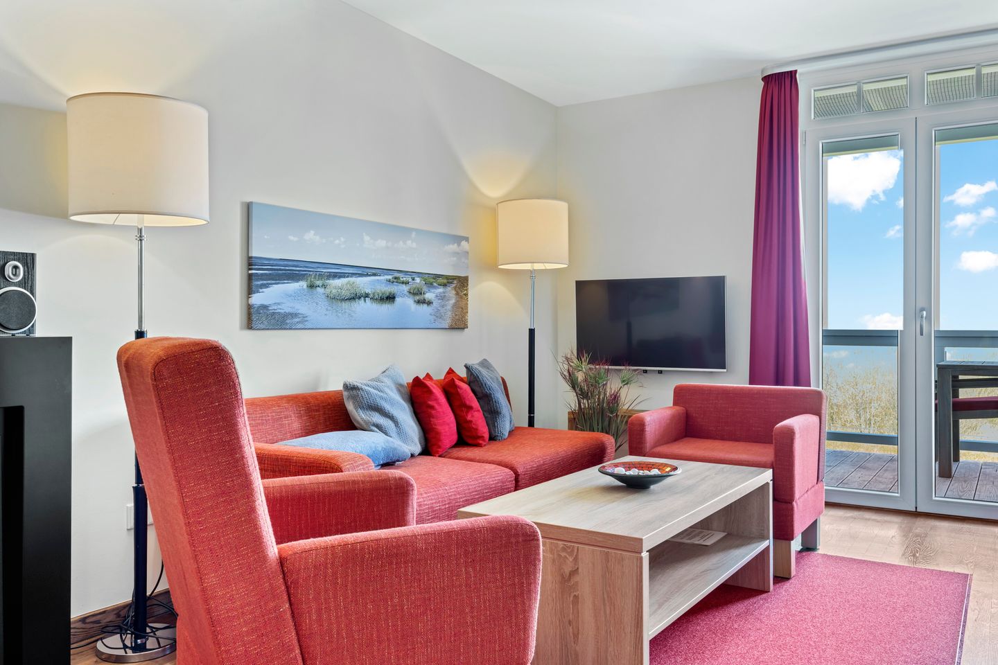 Resort Deichgraf Resort Deichgraf 31-13 Wremen - Wohnbereich mit Zugang zum Balkon