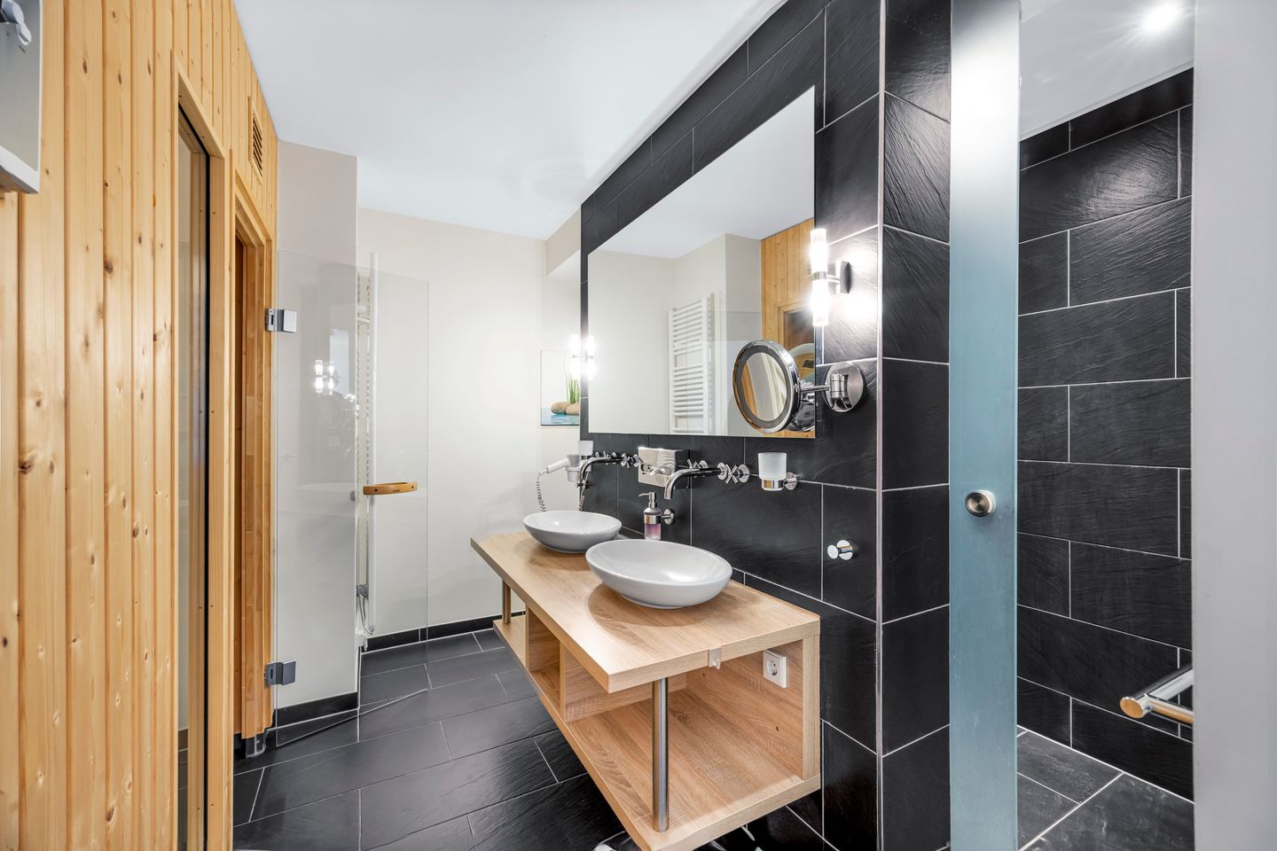 Resort Deichgraf Resort Deichgraf 31-13 Wremen - Badezimmer mit Waschtisch und Dusche