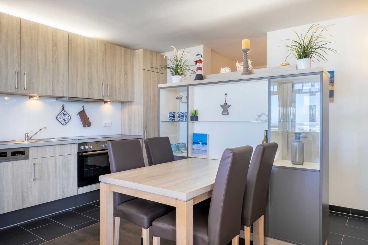 Resort Deichgraf Resort Deichgraf 31-21 Wremen - Küchenbereich mit Sitzgelegenheit