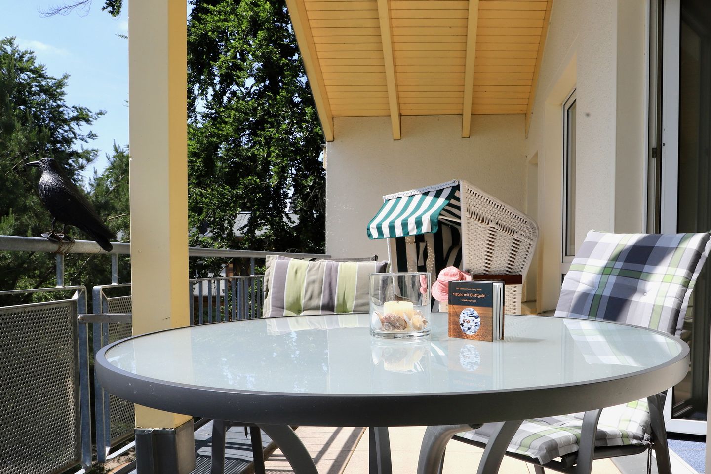 Strand-Park Strand-Park 333 Usedom - Balkon mit Strandkorb und Gartenmöbeln