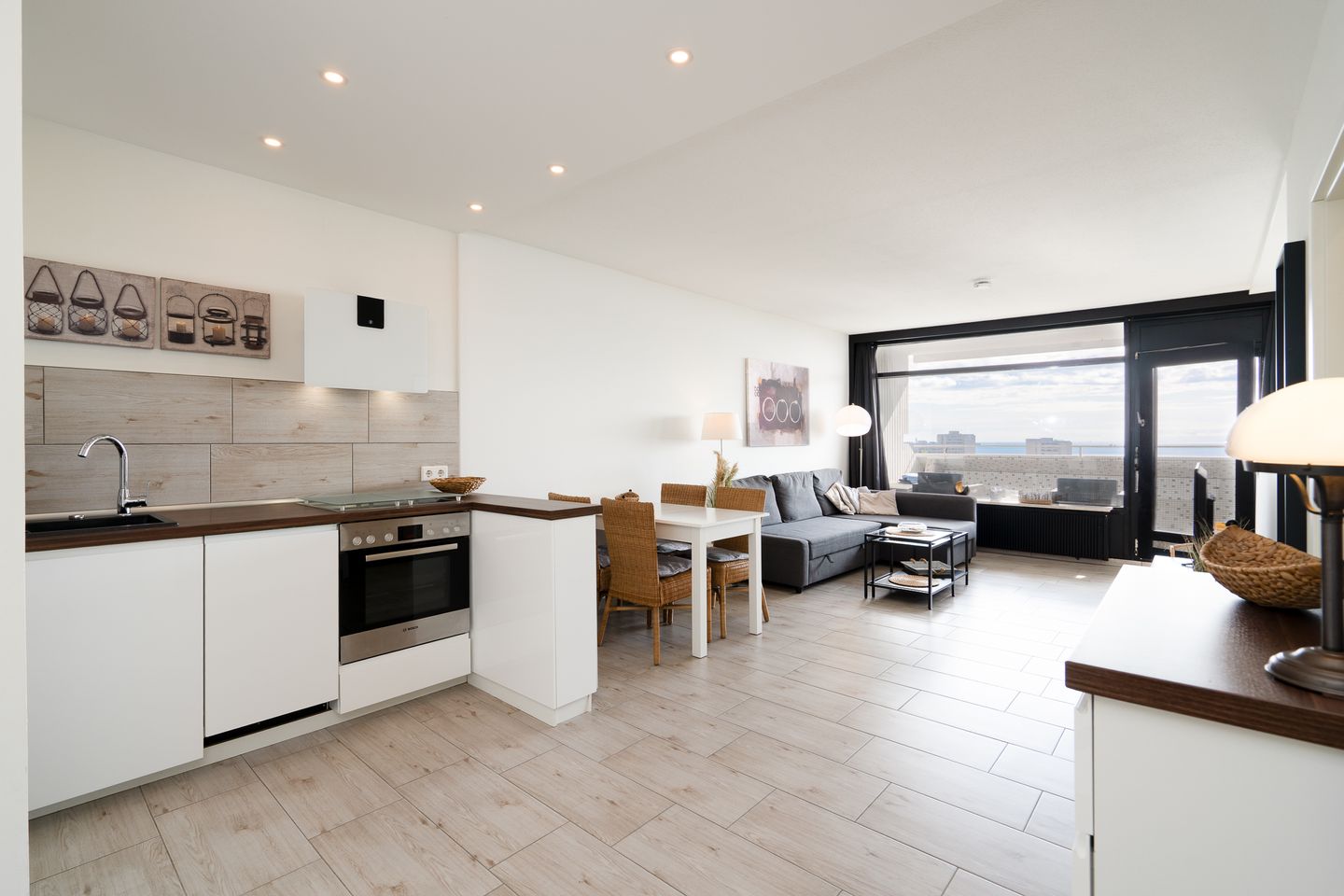 Panoramic Studio Sunrise – Zur Begrüßung ein traumhafter Meerblick Sierksdorf - Wohnzimmer