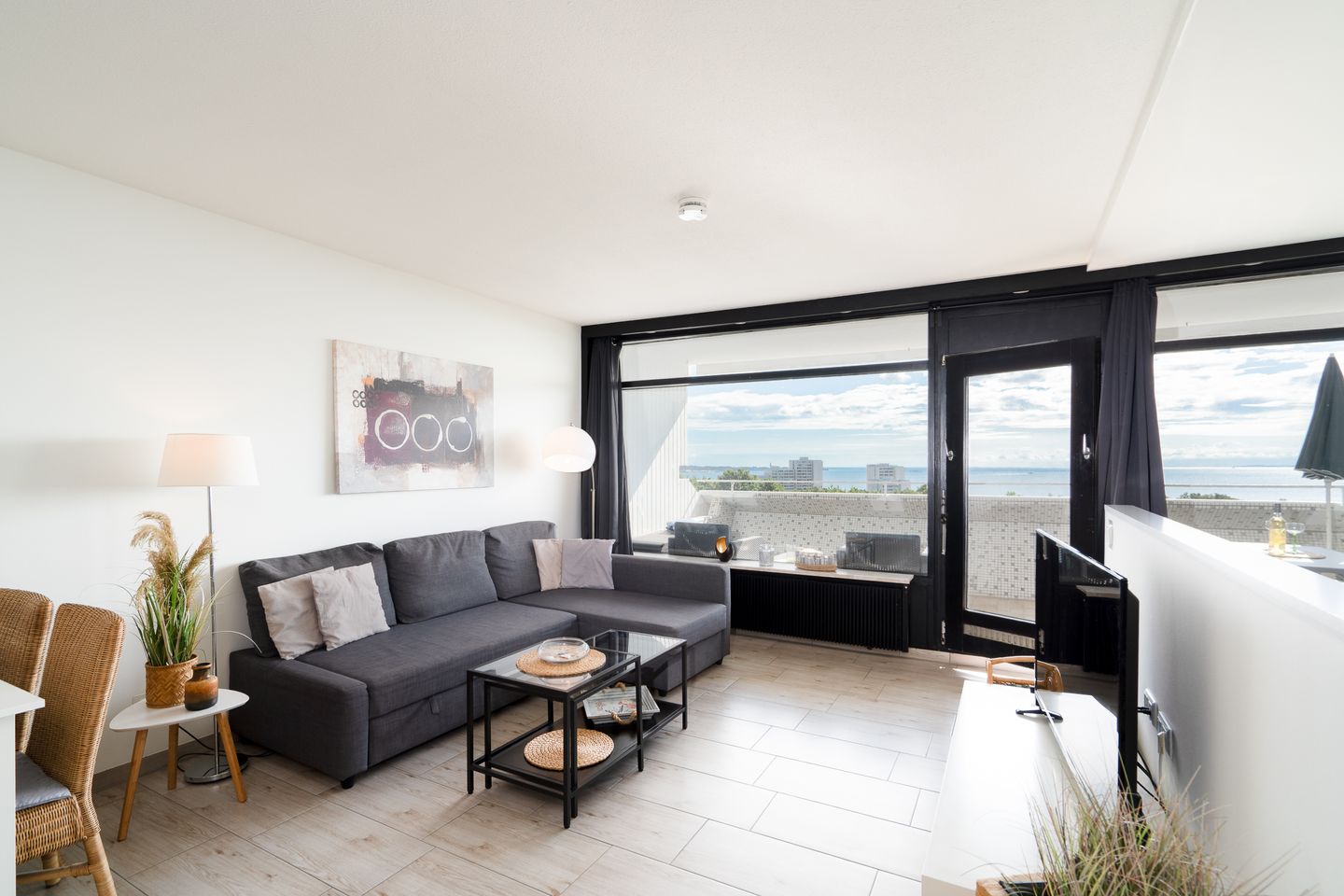 Panoramic Studio Sunrise – Zur Begrüßung ein traumhafter Meerblick Sierksdorf - Wohnzimmer