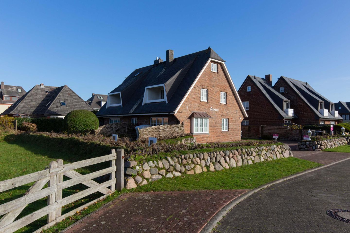 Octopus App. 01 Strandstrasse 12 A Wenningstedt -