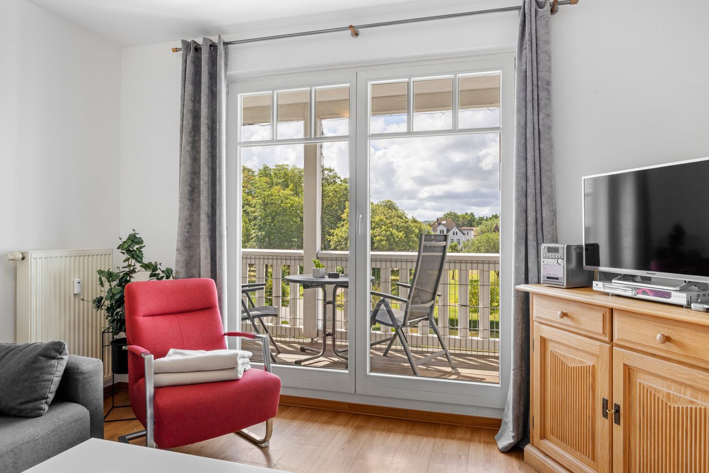 Meeresblick Meeresblick 308 Kühlungsborn - Wohn-Essbereich mit Blick zum Balkon