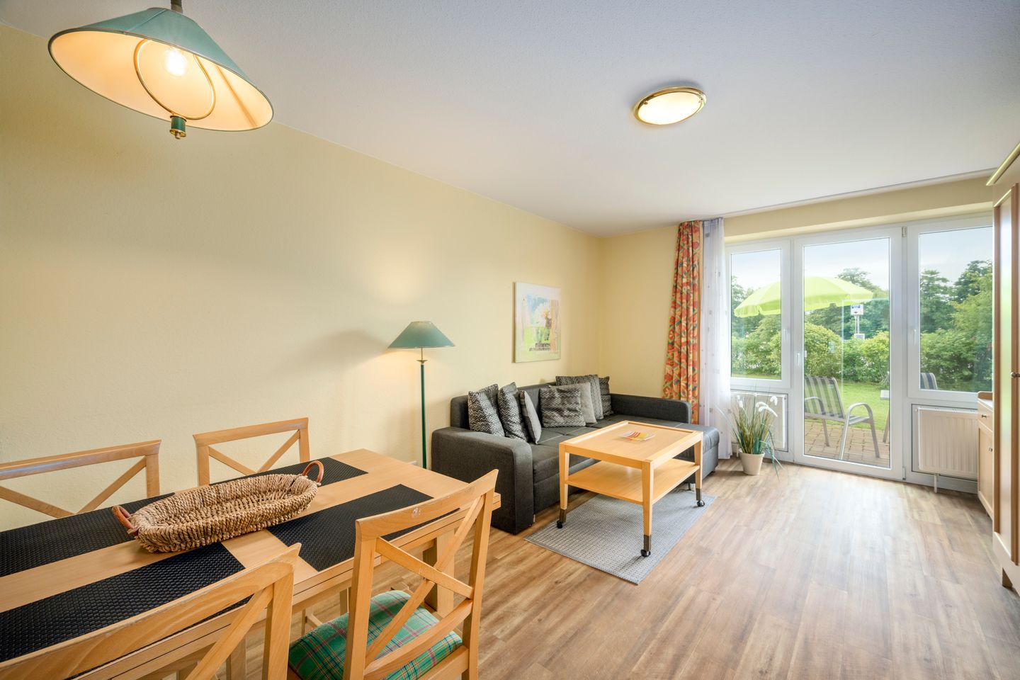 Hus Inselkieker Hus Inselkieker 002 Schillig - Wohn-Essbereich mit Couch