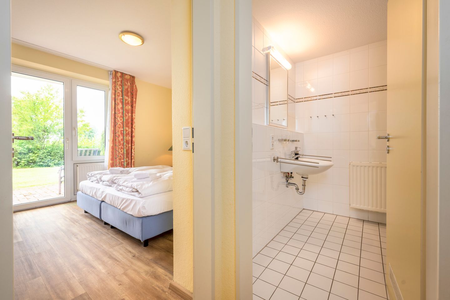 Hus Inselkieker Hus Inselkieker 002 Schillig - Flur mit Blick zum Badezimmer