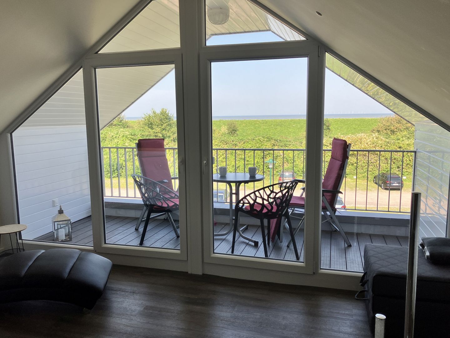 NordseeResort Friesland Ferienhäuser NordseeResort Friesland 10 Schillig - Wohnzimmer mit Couch und Sessel