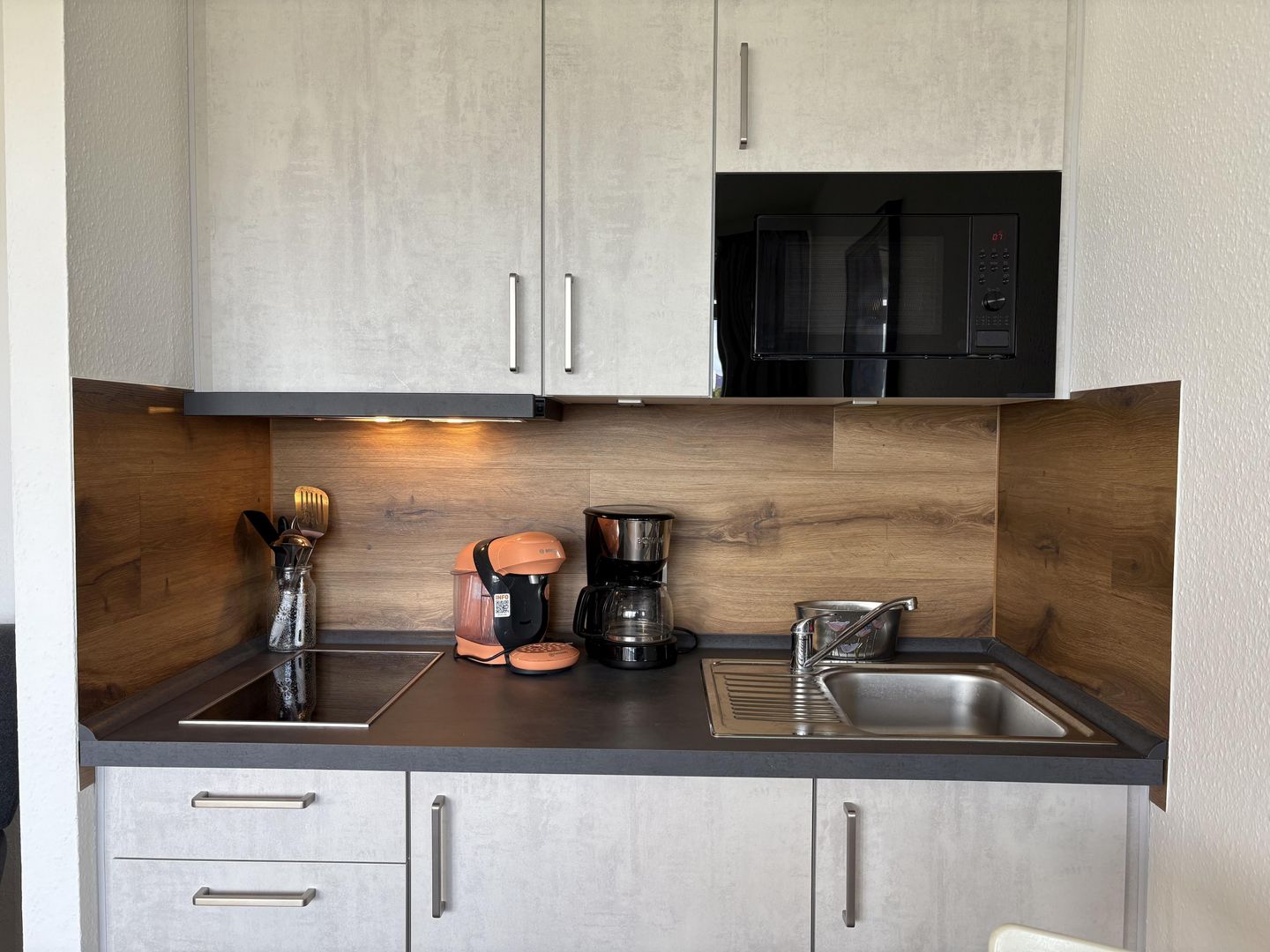  Strandhotel - 19 "Sardinenbüchse" Dahme - Küche / Küchenzeile