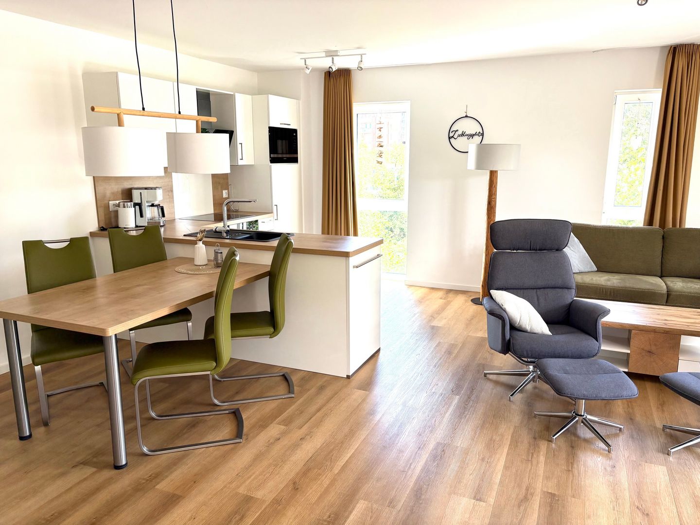 NordseeResort Friesland Nordseeresort Friesland 50-1-s Schillig - Wohn-Essbereich mit Esstisch