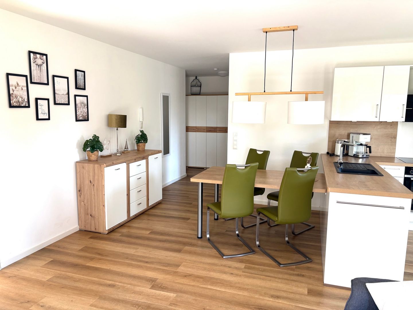 NordseeResort Friesland Nordseeresort Friesland 50-1-s Schillig - Wohn-Essbereich mit Esstisch