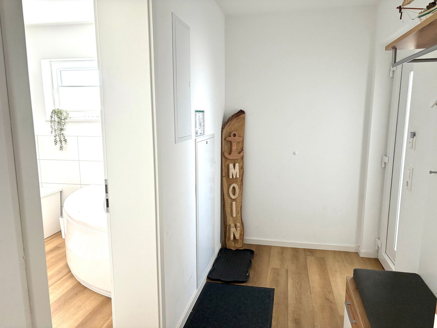 NordseeResort Friesland Nordseeresort Friesland 50-1-s Schillig - Flur mit Zugang zum Badezimmer