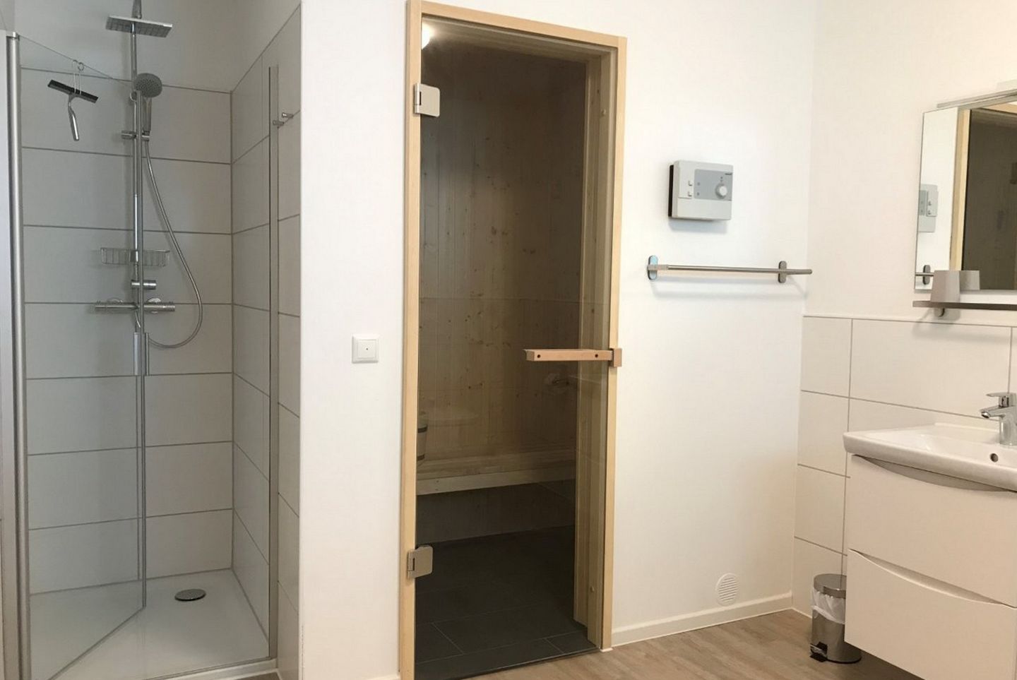 NordseeResort Friesland NordseeResort Friesland 48-6-n Schillig - Badezimmer mit Saunabereich