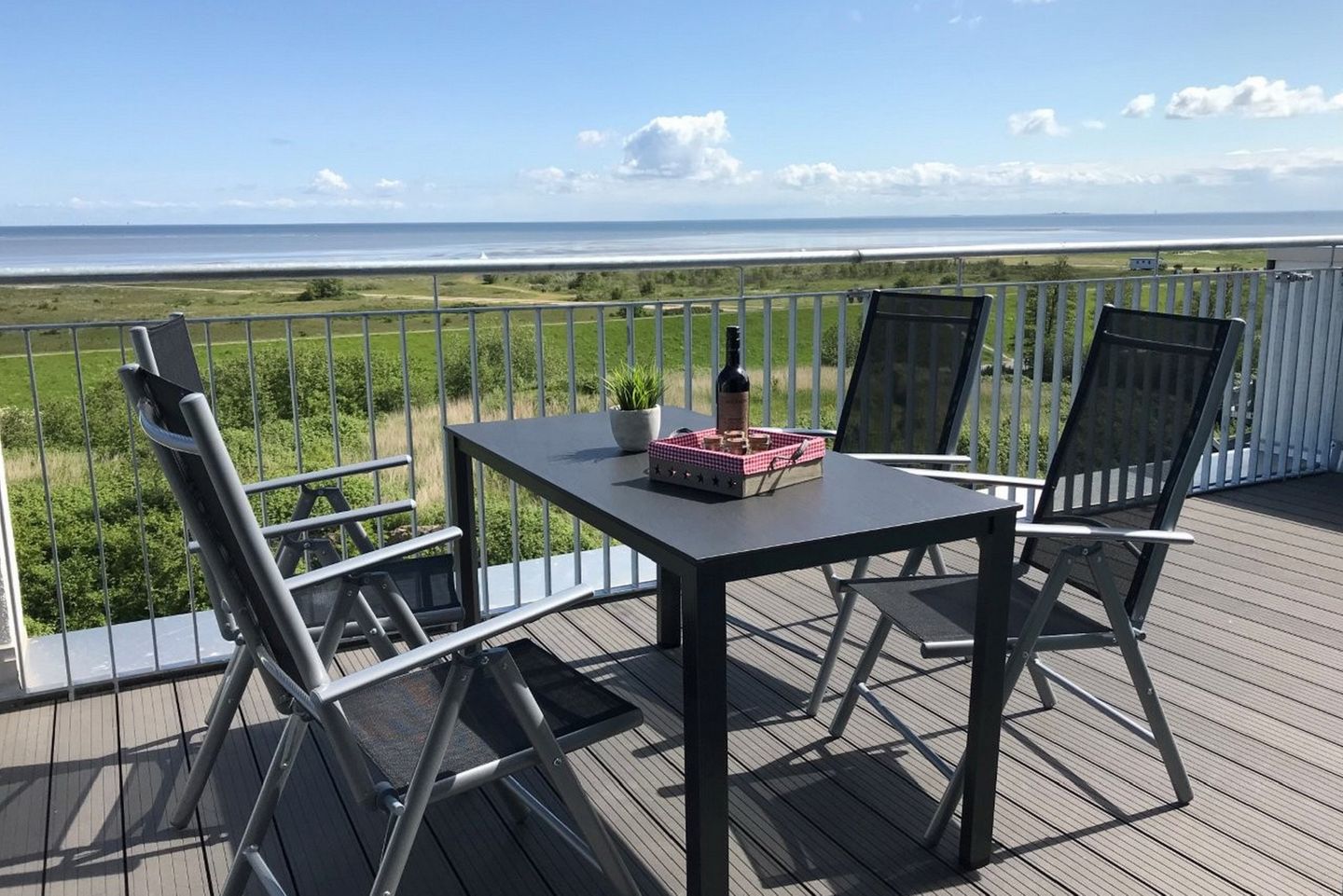 NordseeResort Friesland NordseeResort Friesland 48-6-n Schillig - Balkon mit Gartenmöbeln