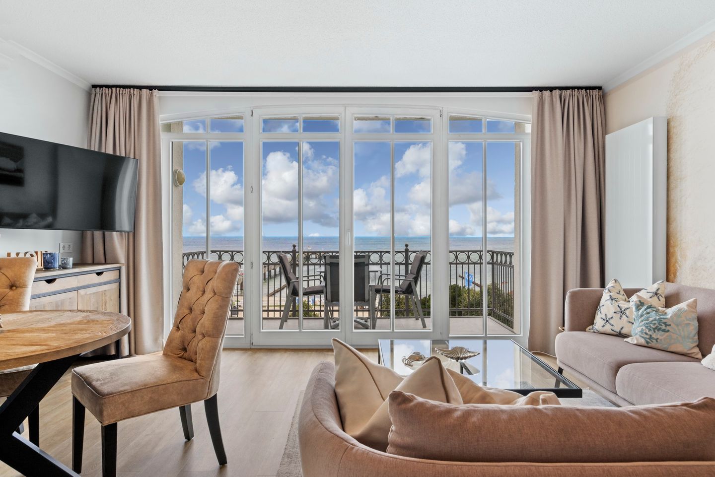 Apartmenthaus Atlantik Apartmenthaus Atlantik 311 Kühlungsborn - Wohn-Essbereich mit Couch