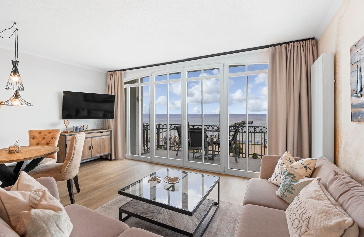 Apartmenthaus Atlantik Apartmenthaus Atlantik 311 Kühlungsborn - Wohn-Essbereich mit Couch