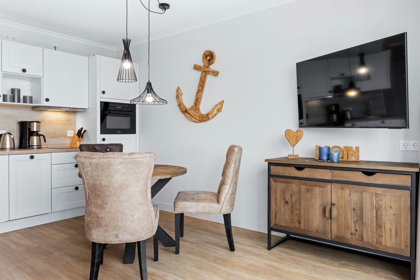 Apartmenthaus Atlantik Apartmenthaus Atlantik 311 Kühlungsborn - Wohn-Essbereich mit Flatscreen-TV