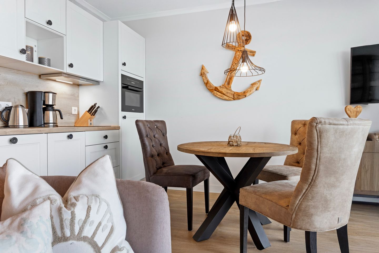 Apartmenthaus Atlantik Apartmenthaus Atlantik 311 Kühlungsborn - Küchenzeile mit Esstisch und Sitzgelegenheit