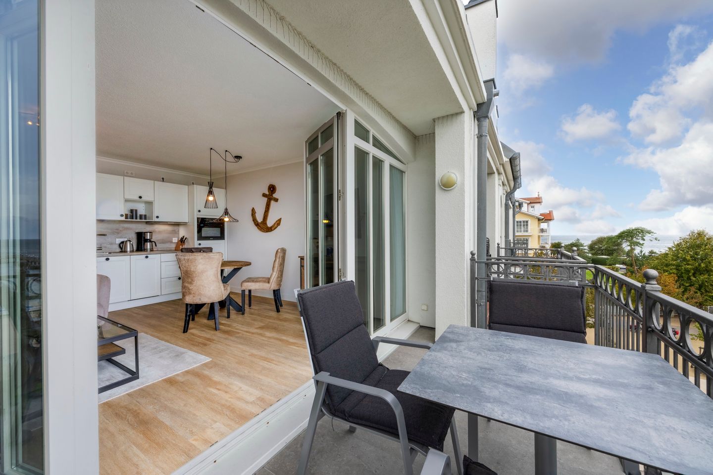 Apartmenthaus Atlantik Apartmenthaus Atlantik 311 Kühlungsborn - Balkon mit Gartenmöbeln