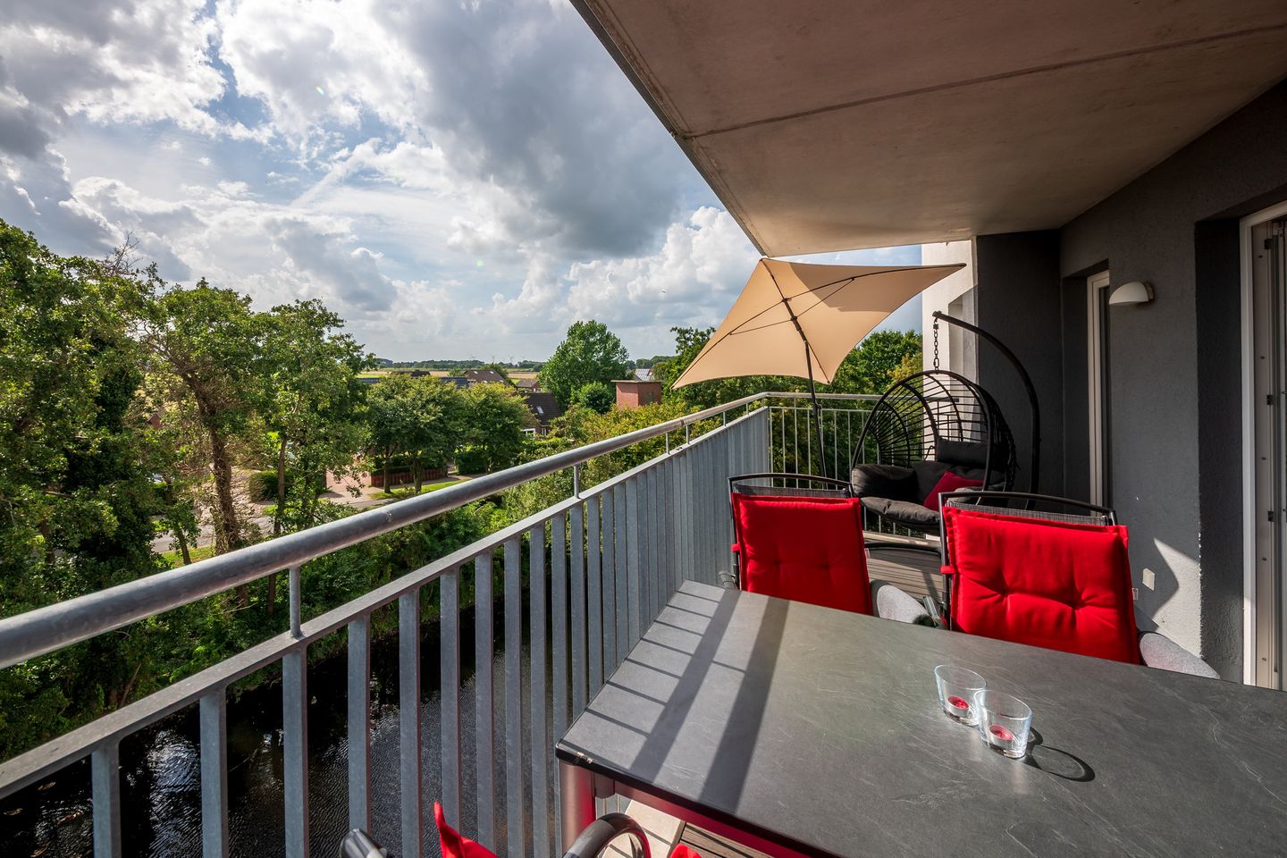 NordseeResort Friesland Nordseeresort Friesland 50-3-s Schillig - Balkon mit Sonnenschirm und Ausblick